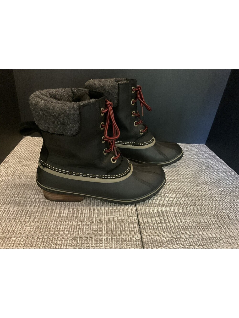 Womens Sorel Slimpack II Black/Charcoal Winter Boots. Size 9.5. Nice Boots!!!
